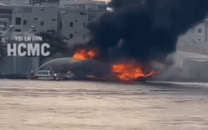 Video: Khoảnh khắc du thuyền trên sông Sài Gòn bốc cháy ngùn ngụt