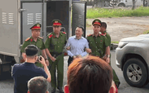 Clip: Dẫn giải "Shark" Bình ra tòa trong vụ “ông trùm” lừa đảo Mr Pips