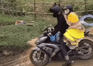 Cô dâu chú rể gặp sự cố 'dở khóc dở cười' sau lời chúc bình an