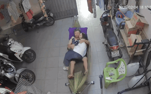 Khoảnh khắc nữ sinh sà vào lòng người cha khiến bao người 'tan chảy'