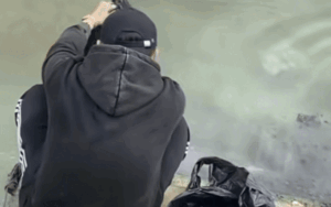 Đi phóng sinh cá, thanh niên gặp cái kết không thể ngờ đến