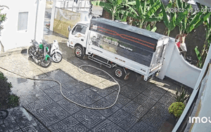 Người đàn ông nằm bất động ở sân, xem camera dân tình liền thấy cảnh đáng sợ