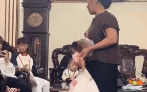 Clip: Bà phát lì xì cho con cháu, ai nhìn thấy túi tiền cũng ước ao