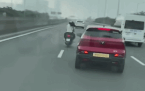 Nữ sinh viên điều khiển xe máy đi vào cao tốc và cái kết 'nhớ đời'