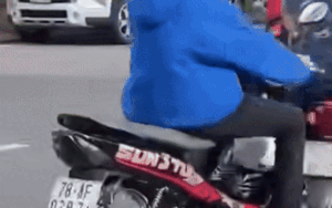 Cợt nhả khi lái xe máy, thanh niên nhận cái kết khiến dân tình rôm rả bàn tán