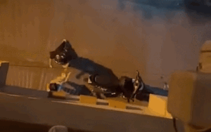 Ra ban công, cô gái bắt gặp đôi nam nữ với hành động 'khó nói': Dân mạng rôm rả bàn luận