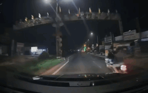 Khoảnh khắc đáng xấu hổ của 2 thanh niên, dân mạng xem xong thấy hả hê vô cùng