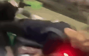 Hành động khó coi của nam thanh niên khiến dân mạng rôm rả bàn luận