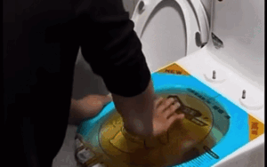 Thanh niên học cách xử lý bồn vệ sinh trên mạng, thử áp dụng và cái kết khó đỡ