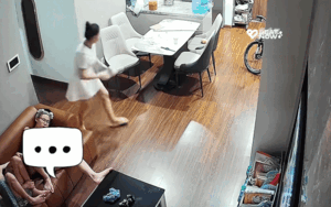 Đang nằm xem tivi, 3 'búp măng non' vội chạy tán loạn, xem camera mà phì cười