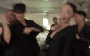 Tóc Tiên diện váy xẻ sâu cực táo bạo, nhảy múa cạnh 'mỹ nam' showbiz khiến dân tình 'dậy sóng'