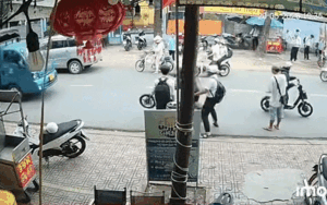 Nam sinh vừa vặn ga xe đạp điện liền gặp sự cố, dân tình vội 'réo' phụ huynh vào cuộc