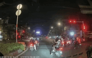 Đôi nam nữ có hành động khó coi giữa đường, xem clip dân tình lắc đầu ngán ngẩm