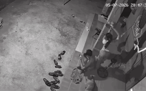 Người phụ nữ thể hiện tài sửa điện, kết quả được camera ghi lại gây sững sờ