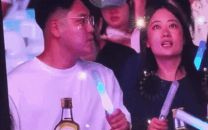 Cô gái từ chối kisscam với bạn trai, quay sang làm điều bất ngờ với bạn thân khiến khán đài la hét dữ dội