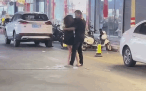 Cô gái ê chề sau khi làm nũng bạn trai, xem toàn bộ diễn biến ai cũng thấy hả dạ