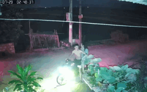 Đôi tình nhân dừng xe trước cửa lúc hơn 2h sáng, chủ nhà xem camera thấy cảnh khó nói