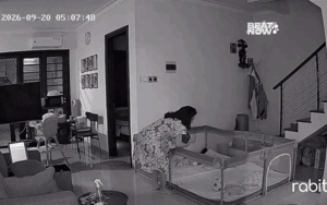 Vừa đặt con nhỏ xuống, người mẹ rơi vào trạng thái khiến ai cũng sợ hãi