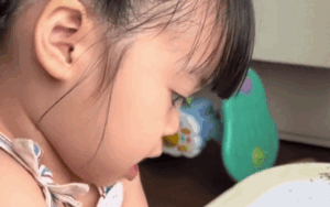 Video: Hoa hậu Đỗ Mỹ Linh dạy con gái học bài