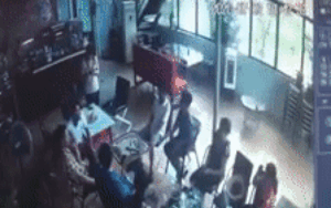 Kẻ bất ngờ rút dao đâm tử vong người đàn ông trong quán cà phê khai gì?
