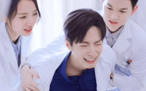 Bị Weibo mời đến kiểm điểm, phía Tiêu Chiến vội vã lên bài xin lỗi, netizen: 'Nên đổi tên thành Chiến Sorry'