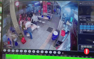 Chủ hàng ăn tung 'liên hoàn cước' vào mặt thực khách vì nghi bị nhìn đểu