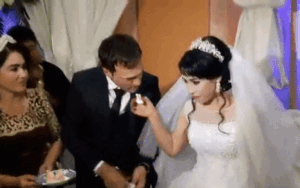 Cô dâu lĩnh trọn cú tát 'như trời giáng' của chú rể trong đám cưới, nguyên nhân khiến nhiều người phẫn nộ