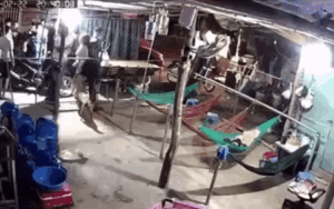 Kinh hoàng cảnh nhóm đòi nợ kéo đến đánh hội đồng một cô gái ở Đồng Nai