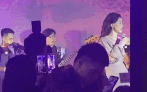 Hòa Minzy ghi điểm trong mắt khán giả với hành động tuyệt vời này khi đang biểu diễn