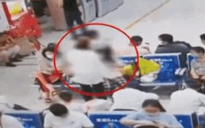 Clip: Vả bôm bốp vào mặt thai phụ tại nhà ga, bà mẹ được người thương cảm, kẻ chỉ trích