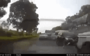 Kinh hoàng khoảnh khắc 10 xe ô tô gặp tai nạn liên hoàn khiến 6 người thương vong tại Thanh Hóa