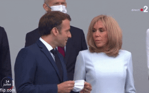 Đệ nhất phu nhân Pháp gây tranh cãi vì lạnh lùng với chồng trẻ, không chịu đeo khẩu trang