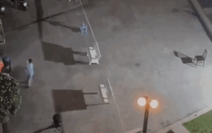 Clip: Vợ đi cách ly vì dương tính Covid-19, chồng gào khóc bên con nhỏ