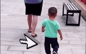 Vứt tiền xuống đất để xem khả năng nhận biết của con, hành động của cậu bé khiến ông bố ngỡ ngàng