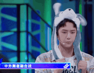 Lay và Vương Nhất Bác cùng nhảy krump: Một chín, một mười!