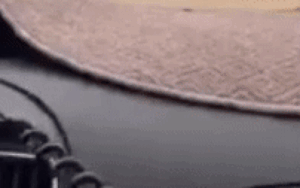 Clip: Mặc cấp cứu rú còi liên tục và nhiều lần nhắc nhở trên loa, xe tải vẫn lì lợm không nhường đường