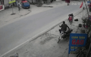 Clip: Xe tải chở trên lưng xe cẩu bất ngờ mất lái đâm vào nhà dân, đè chết một người đàn ông