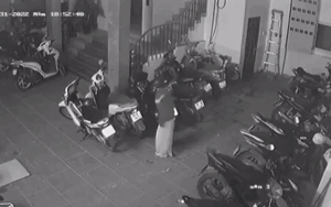 Xuất hiện clip nghi 1 phụ nữ phóng hỏa đốt xe máy gây ra vụ cháy nhà 1 người tử vong, 5 người bị thương