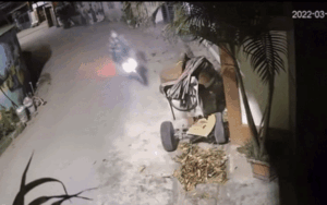 Clip: Phóng xe với tốc độ cao trong con hẻm tối, nam thanh niên gặp tai họa khi ôm cua