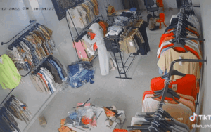Clip: Vào shop quần áo giở mánh ăn cắp nhưng thao tác hậu đậu, tên trộm tự khiến 'phi vụ' đổ bể