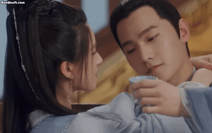 Dương Dương và Triệu Lộ Tư đóng cảnh tình cảm, netizen chê bai không khác gì 'tân binh mới vào nghề'