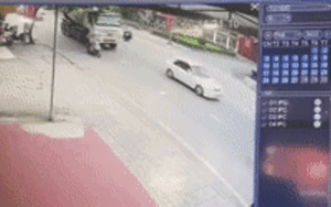 Clip: 3 mẹ con đi xe máy xảy ra va quẹt với xe tải và cái kết khiến nhiều người thót tim