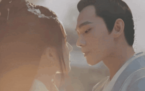 Thả Thí Thiên Hạ: Cảnh hôn của Dương Dương và Triệu Lộ Tư khiến khán giả 'nóng mắt' vì quá đơ