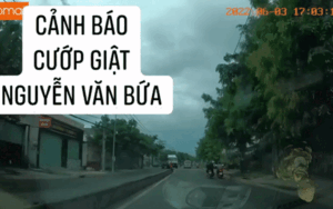 Clip: Cô gái trẻ ngã văng xuống đường sau khi bị 2 thanh niên áp sát giật điện thoại