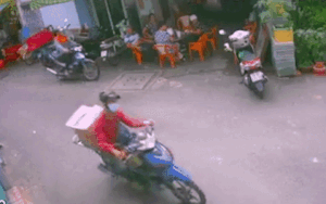 Ung dung ngồi ăn sáng trong hẻm, người phụ nữ bị 'đạo chích' táo tợn giật dây chuyền vàng
