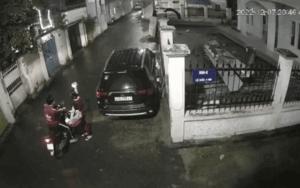 Tốt bụng chỉ đường cho thanh niên trẻ, người phụ nữ 'mất vía' bởi khoảnh khắc tiếp đó