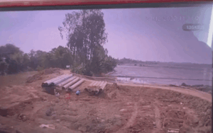 Vụ bé trai rơi xuống trụ bê tông: Sau 10 phút đến hiện trường, người cha không còn nghe tiếng con kêu cứu