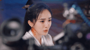 Cảnh khóc của dàn sao Hoa ngữ: Dương Mịch đỏ mắt, nhìn sang Địch Lệ Nhiệt Ba mà đau lòng