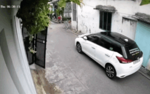 Vừa thoát nạn trong gang tấc, tài xế xe ôm công nghệ liền có hành động nhận 'cơn mưa' lời khen