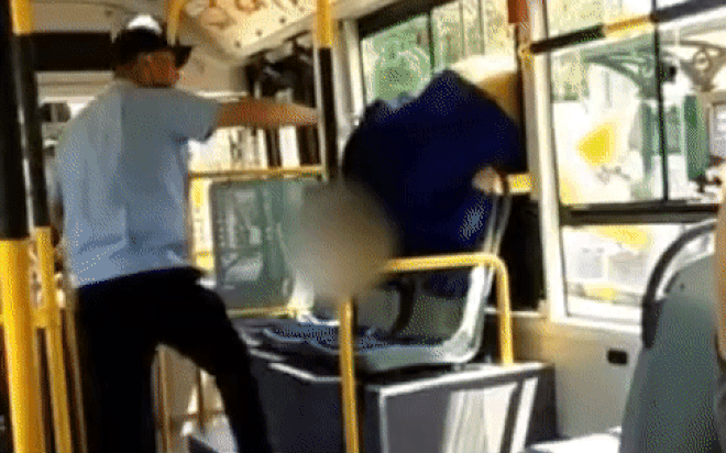 Bị từ chối cho lên xe buýt, người phụ nữ có hành động khiến tài xế 'cạn lời' Ảnh 2